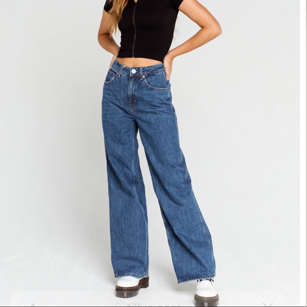 BDG Urban Outfitters puddle wide leg relaxed jeans size 28